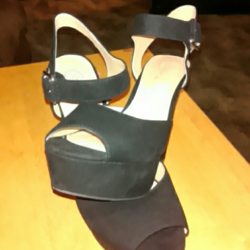 Candies open toe ankle strap.